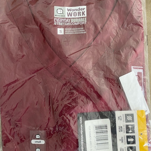 NEW Texas A&M scrub top w/pockets. Size small, perfect condition. - Picture 2 of 2